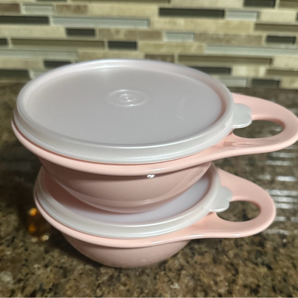 Tupperware ~ Thatsa bowl mini 600ml in Prosecco Pink ~ Set of 2 ~ New!!!